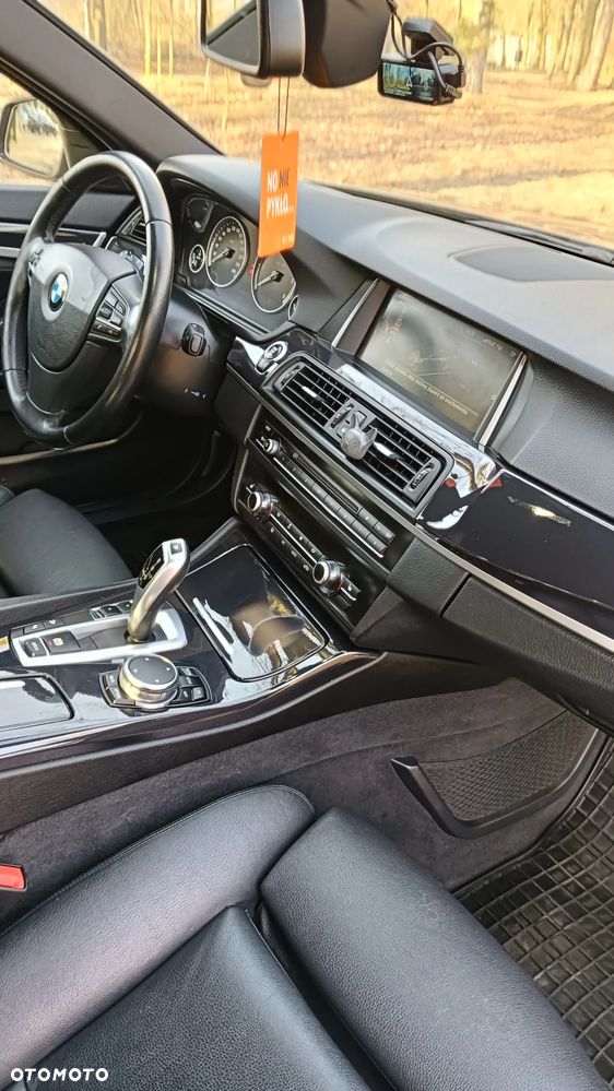BMW Seria 5 525d xDrive - 27