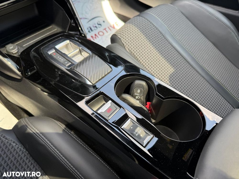 Peugeot 2008 PureTech 130 EAT8 GT Exclusive - 12