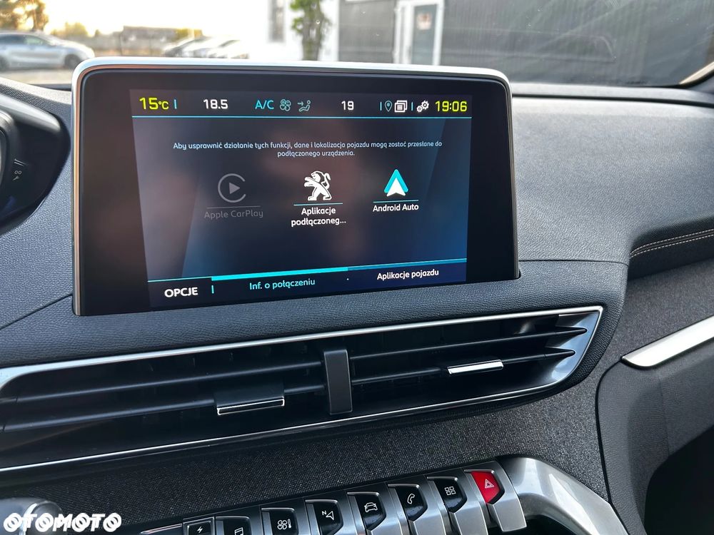 Peugeot 3008 1.6 PureTech HYbrid4 GT Line S&S EAT8 - 28