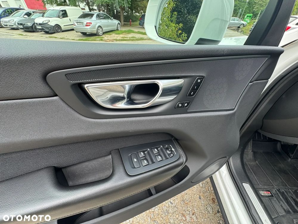 Volvo XC 60 D4 Momentum Pro - 13
