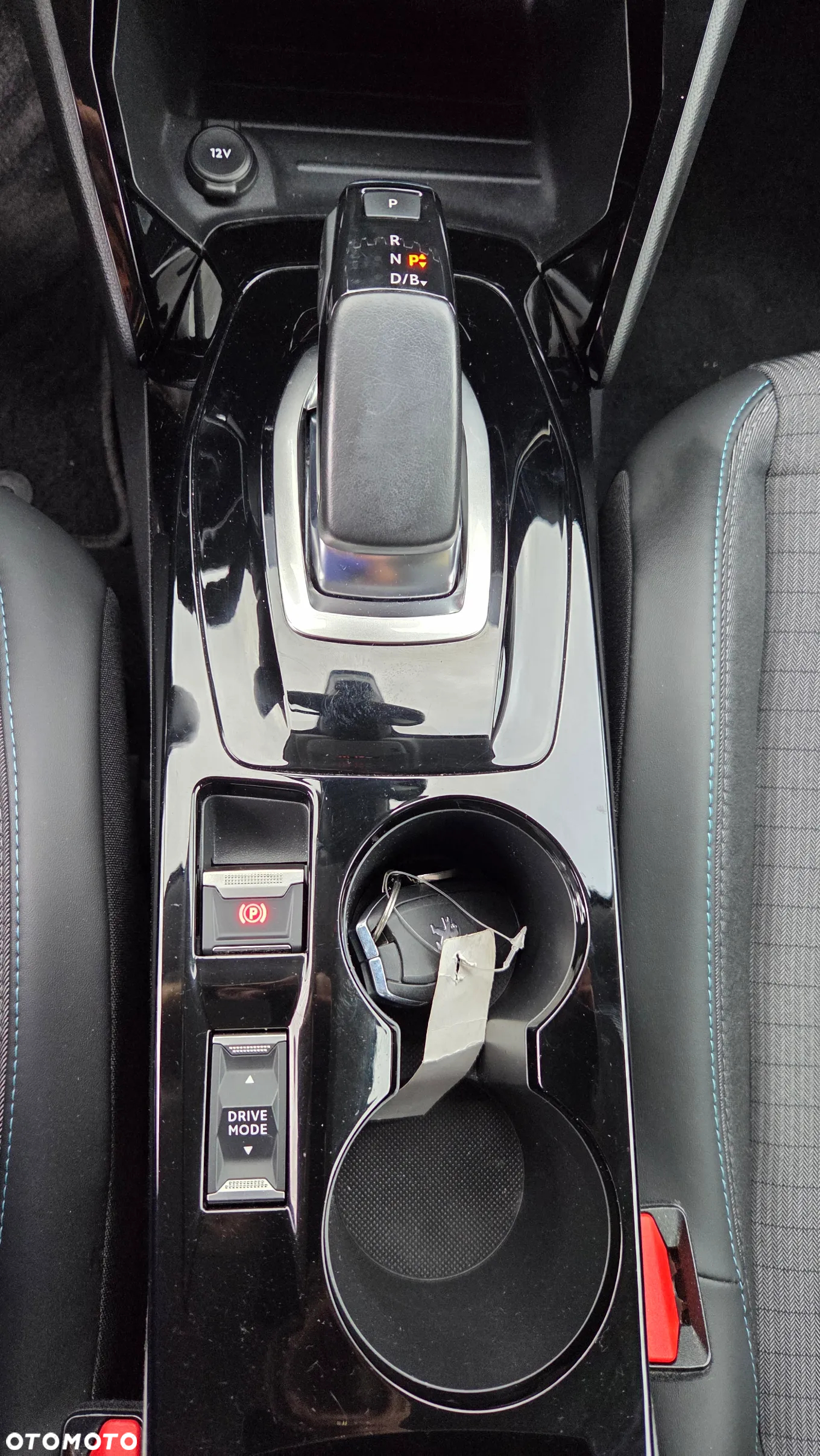 Peugeot 208 e-208 Allure - 11