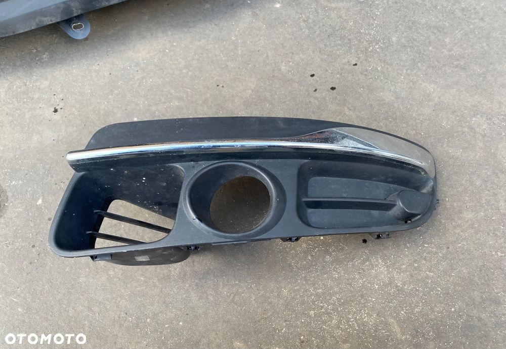 RENAULT LAGUNA 3 III LIFT 11- > lewa chrom kratka ZDERZAKA  przedniego KRATKA halogenu W ZDERZAK  przedni  przód zaślepka na halogen przedni lewy 620102560R - 4