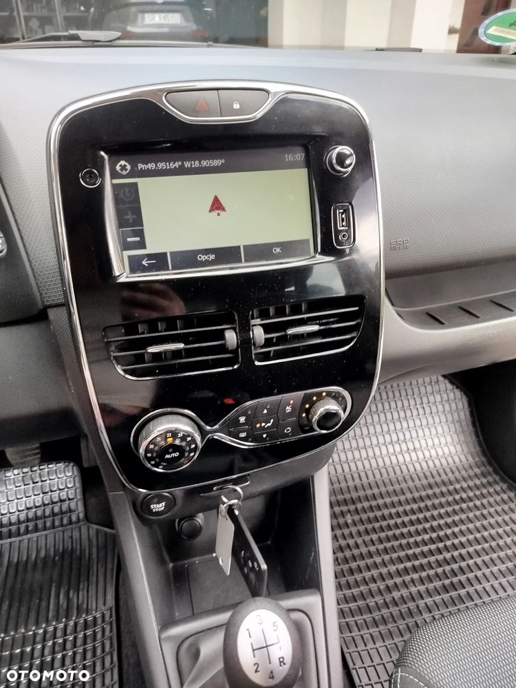 Renault Clio 1.2 16V 75 LIMITED - 29