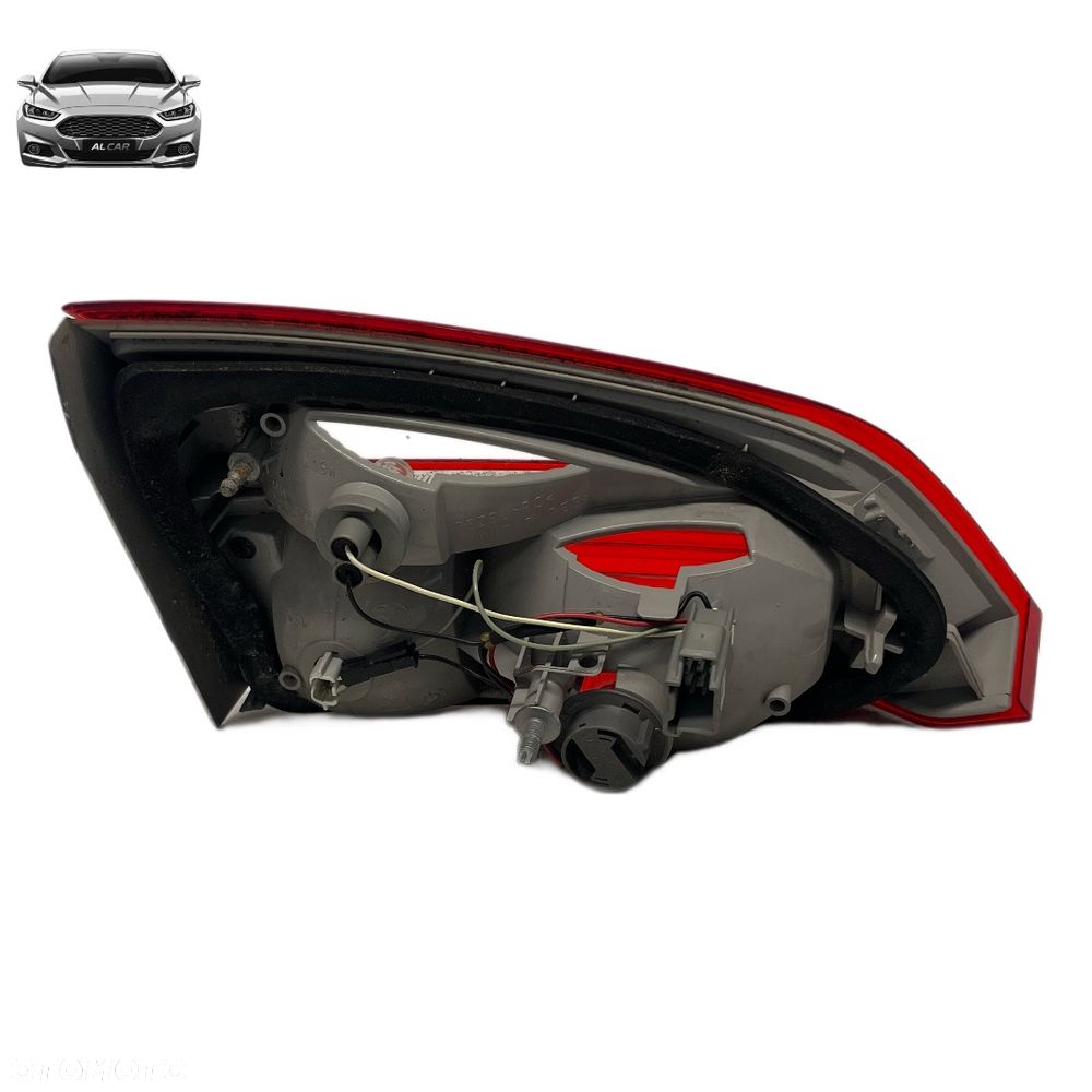 LAMPA PRAWA TYŁ W KLAPE FORD FOCUS MK3 KOMBI PRZED LIFT - 2