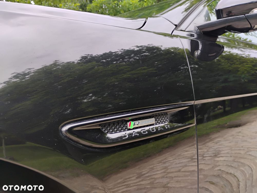 Jaguar XE 2.0 D AWD R-Sport - 2