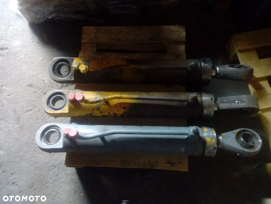 Siłownik skrętu po regeneracji do ładowarki HSW Ł-34 - 1