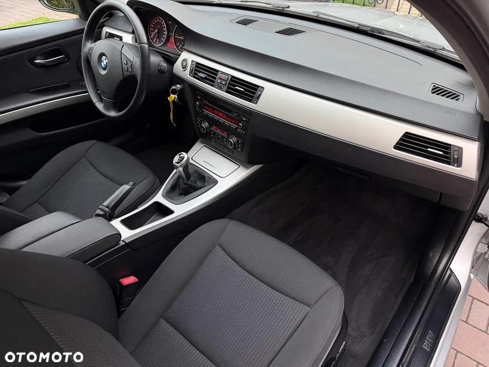 BMW Seria 3 318d DPF Edition Exclusive - 15