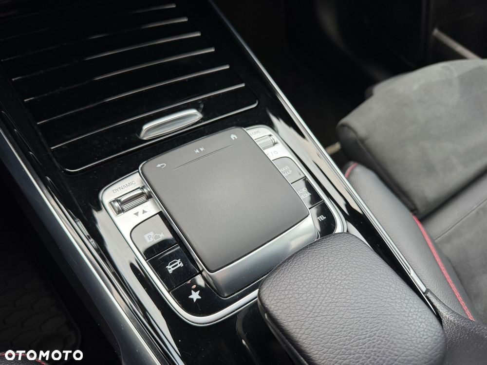 Mercedes-Benz GLB 250 4Matic 8G-DCT AMG Line - 30