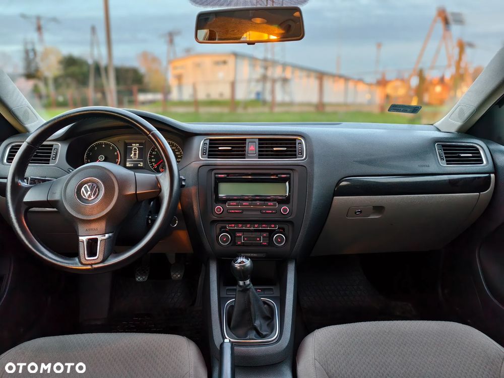 Volkswagen Jetta 1.2 TSI Trendline - 11