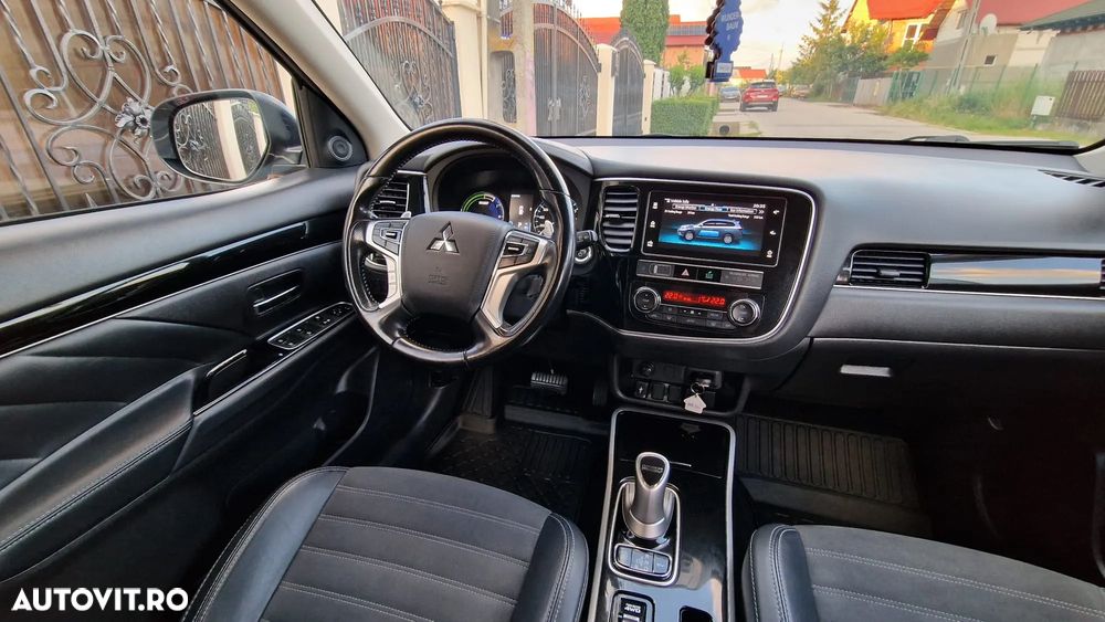 Mitsubishi Outlander 2.4 4WD Diamant+ - 22