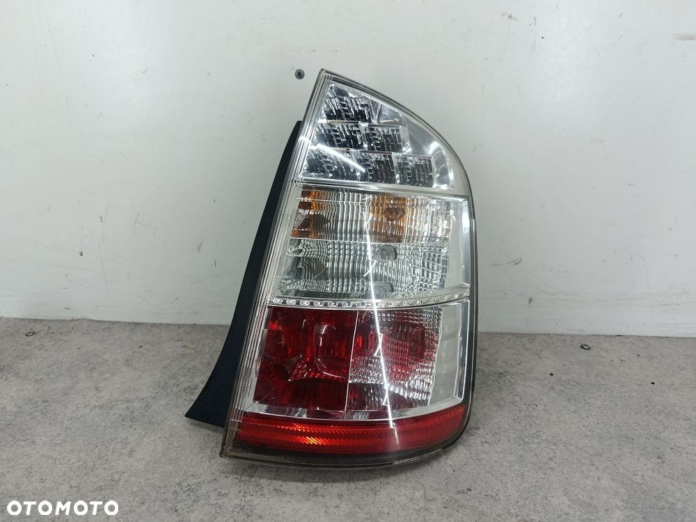 LAMPA TYLNA PRAWA TOYOTA PRIUS II 47-14R HATCHBACK - 1