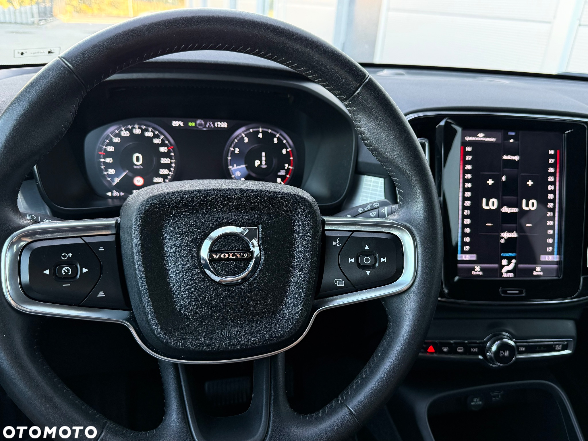 Volvo XC 40 T3 Geartronic Momentum Pro - 11