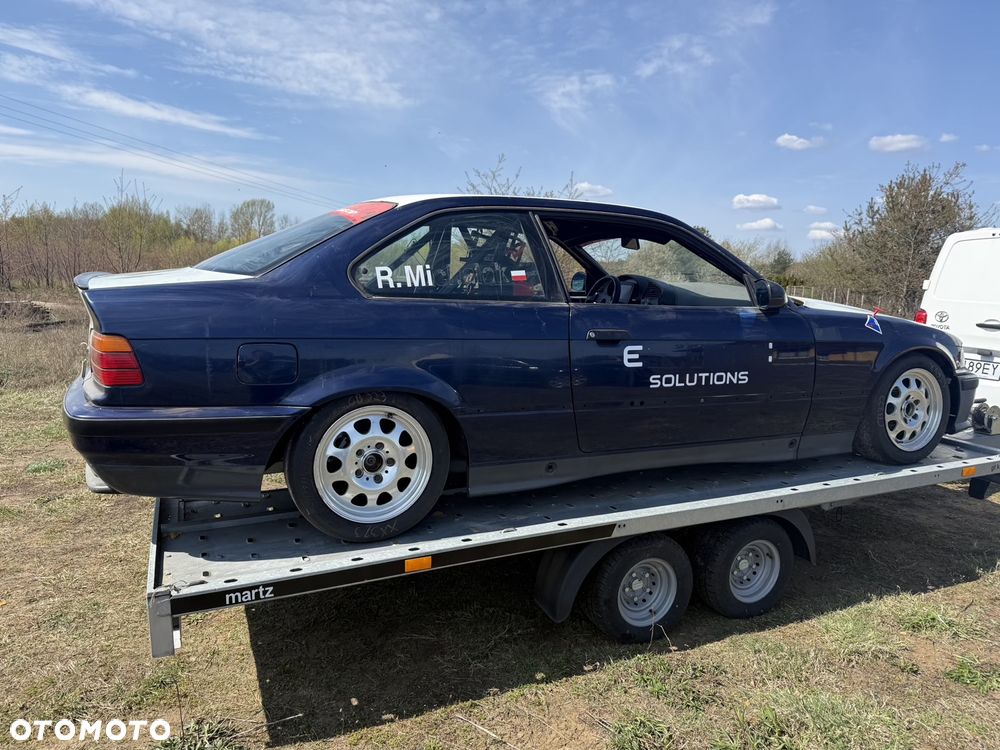 BMW Seria 3 318is - 4