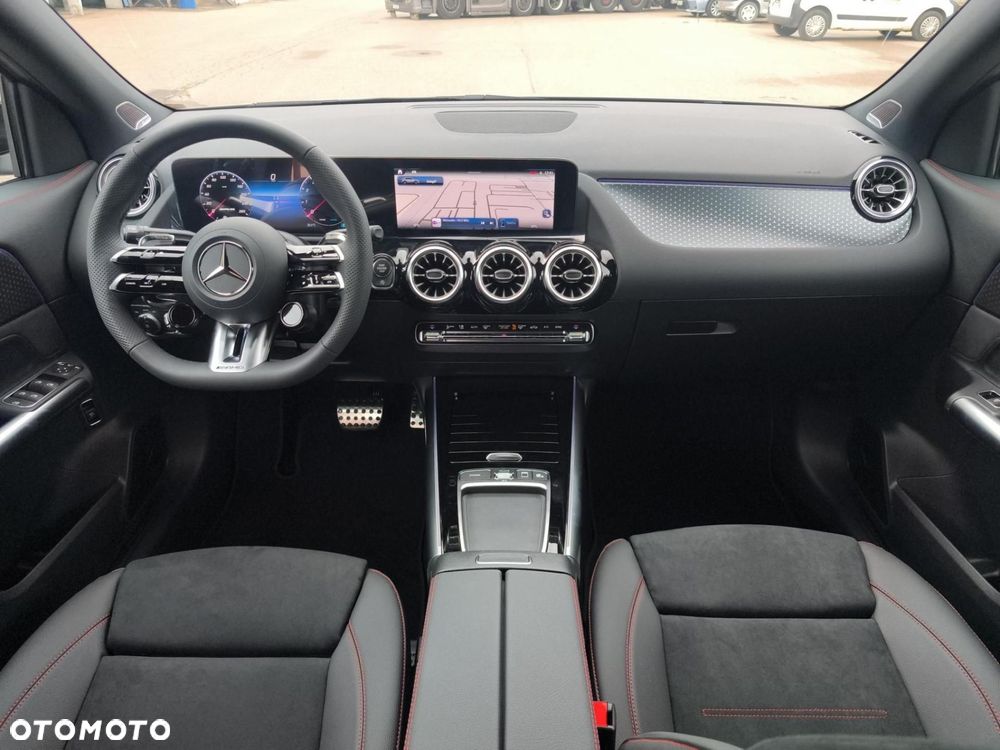 Mercedes-Benz GLA - 11