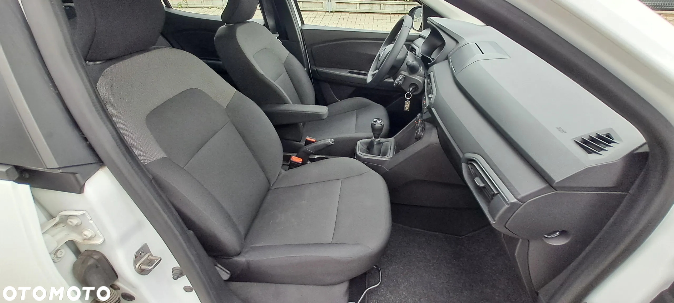 Dacia Sandero SCe 65 Essential - 10