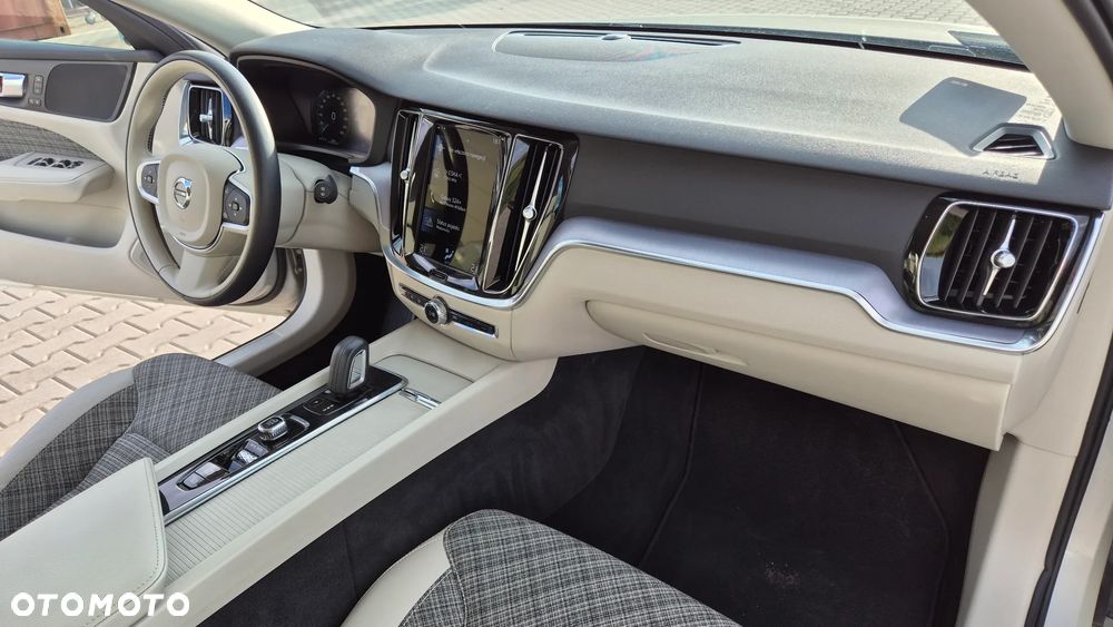 Volvo V60 B4 D Momentum Pro - 21