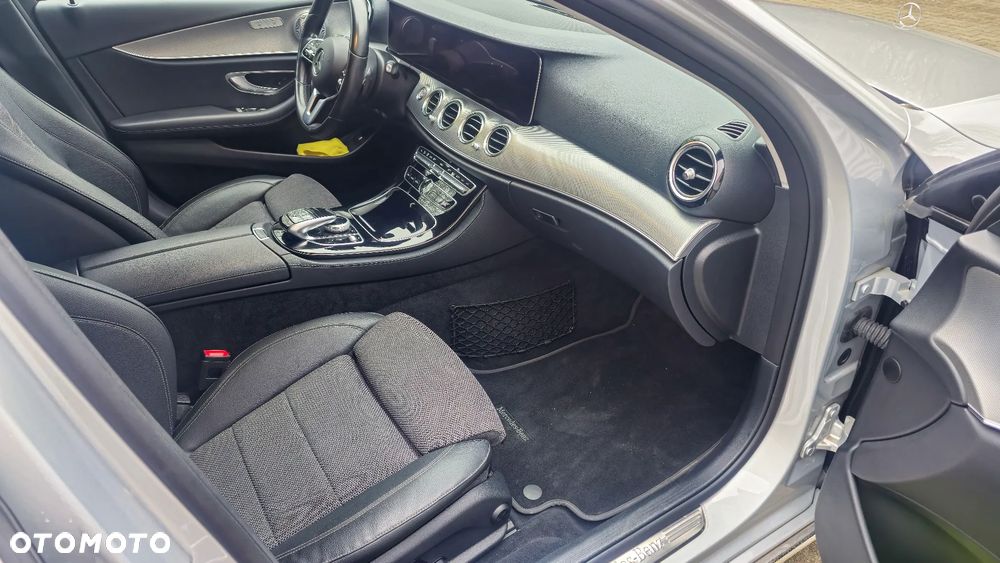 Mercedes-Benz Klasa E 220 d 9G-TRONIC Exclusive - 13