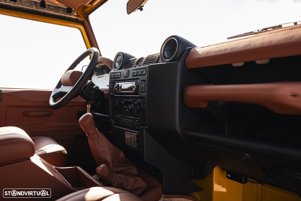 Land Rover Defender 90 SW 2.4 CRD S - 14