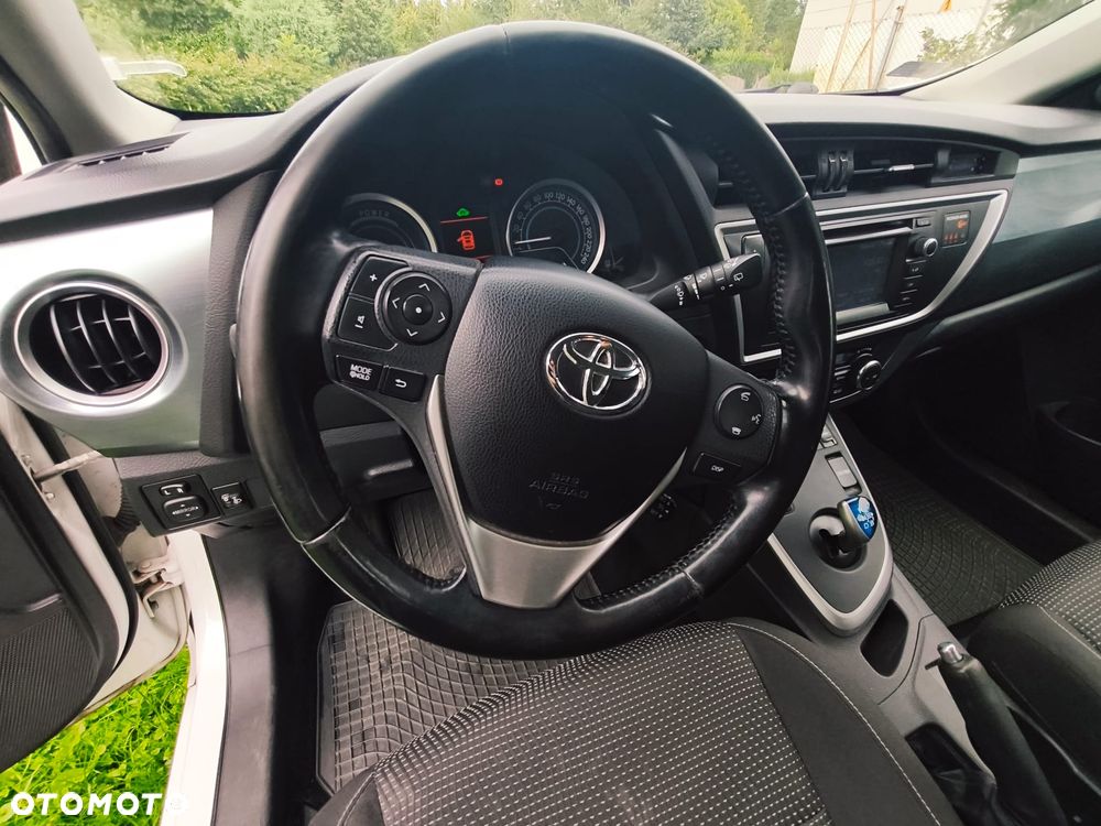 Toyota Auris 1.8 HSD Sol - 4
