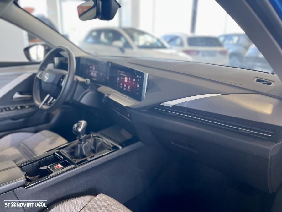 Opel Astra 1.2 T Elegance - 30