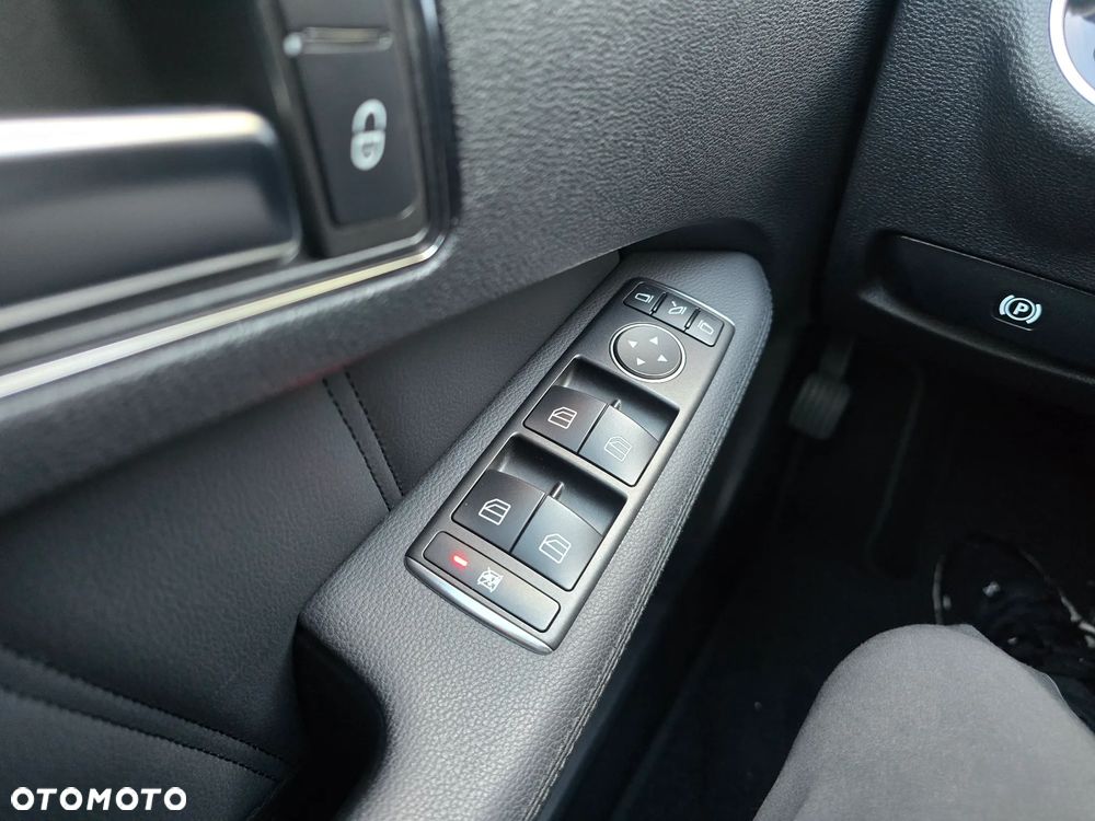 Mercedes-Benz Klasa E 200 CGI BlueEFFICIENCY 7G-TRONIC Avantgarde - 18