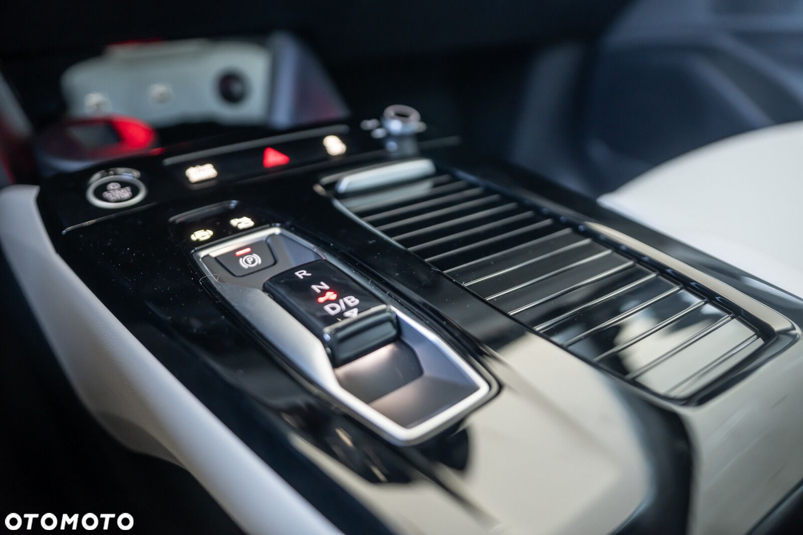 Audi Q6 e-tron - 14