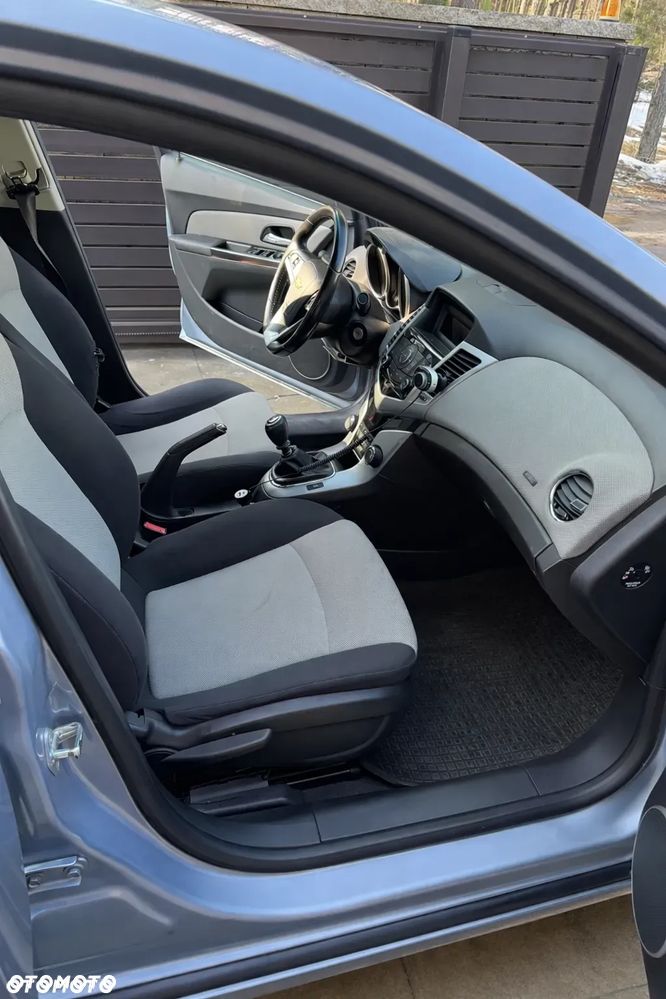 Chevrolet Cruze 1.6 LT - 8
