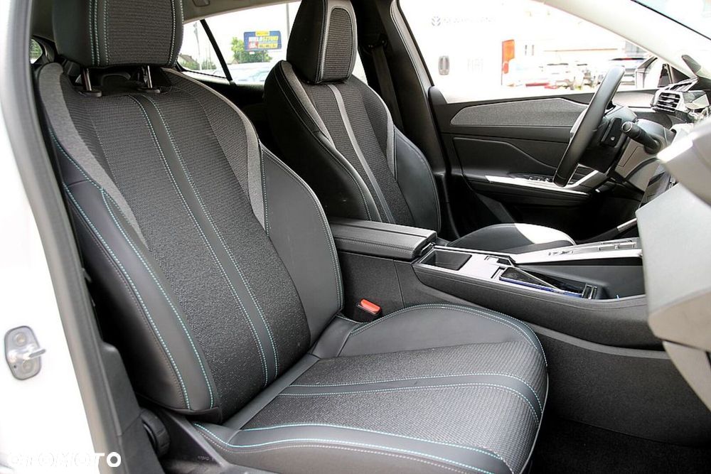Peugeot 408 - 21
