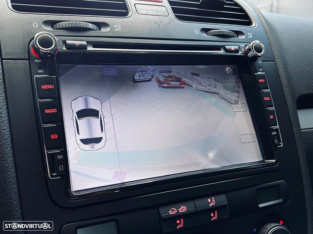 VW Jetta 2.0 TDI Highline - 24