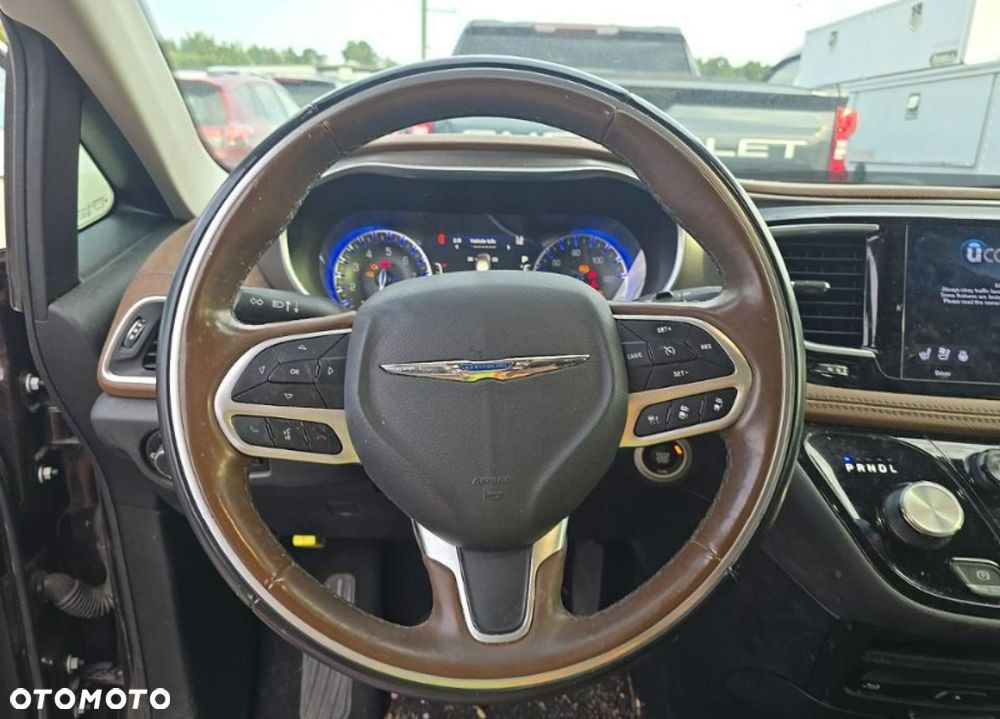 Chrysler Pacifica - 8