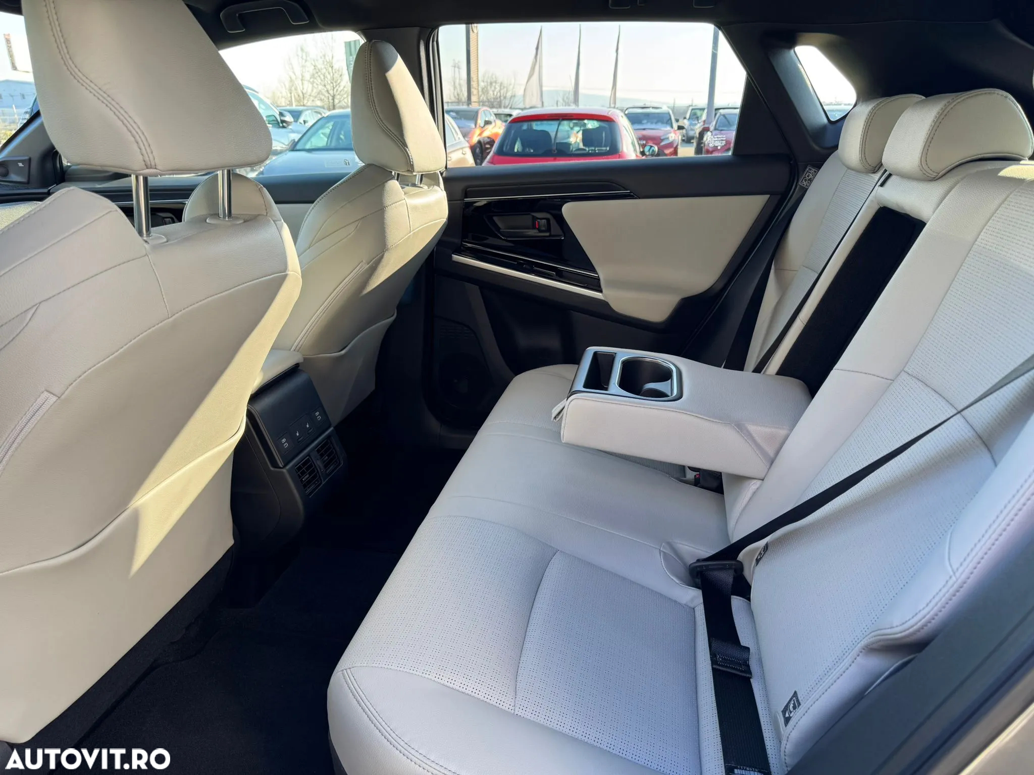 Toyota BZ4X 160 KW AWD (4x4) Luxury Solar Edition - 24