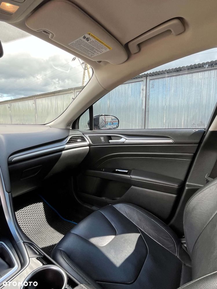 Ford Fusion - 16