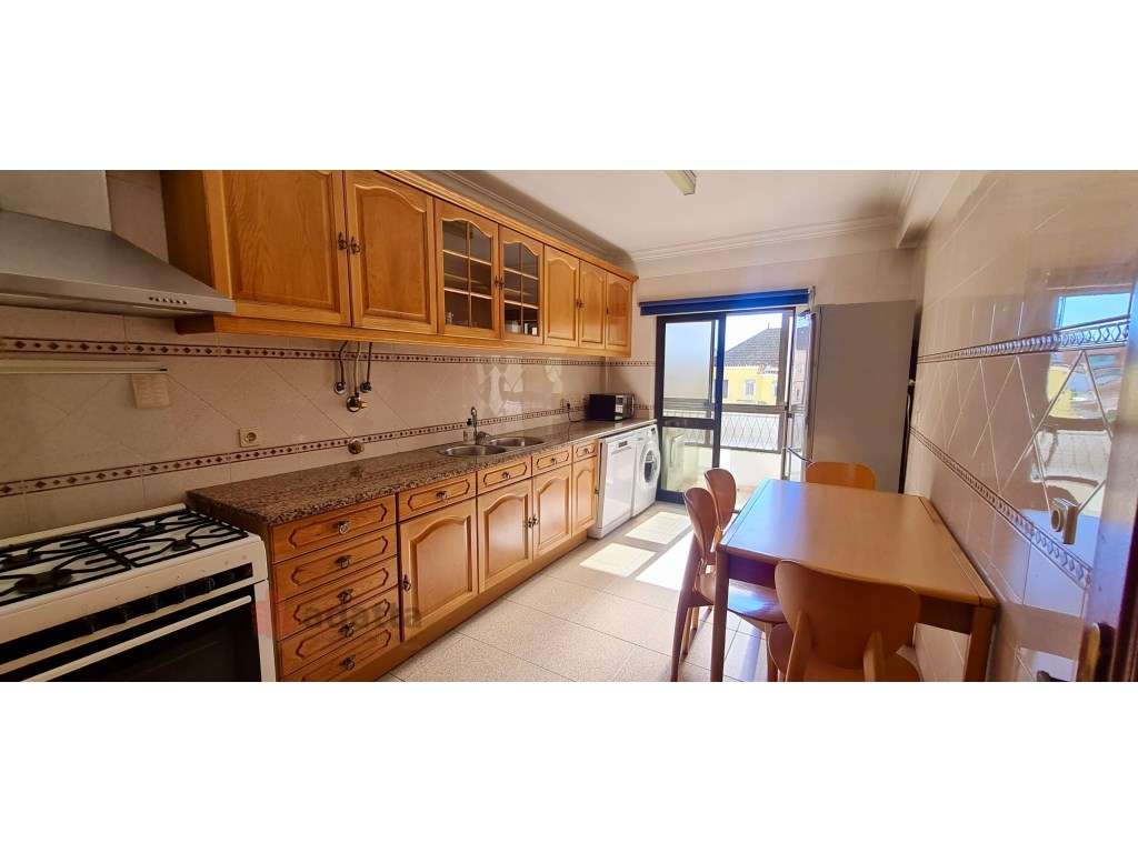 Arrenda-se um acolhedor apartamento T2, localizado junto hospital, ... - Grande imagem: 3/23
