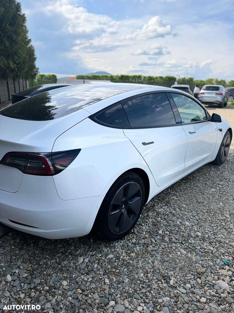 Tesla Model 3 - 3