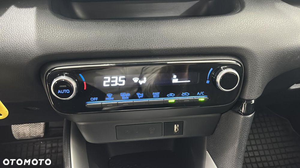 Toyota Yaris - 22