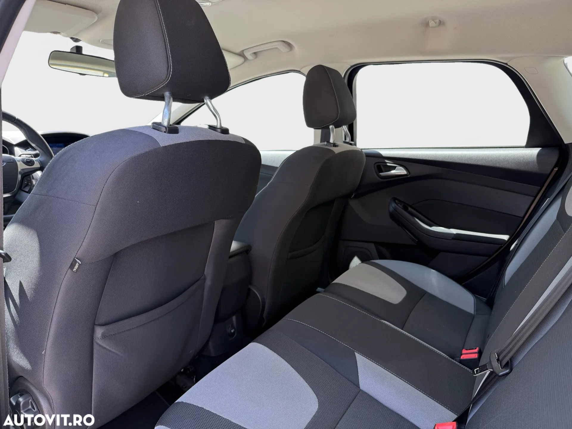 Ford Focus Turnier 1.0 EcoBoost Start-Stopp-System Champions Edition - 11