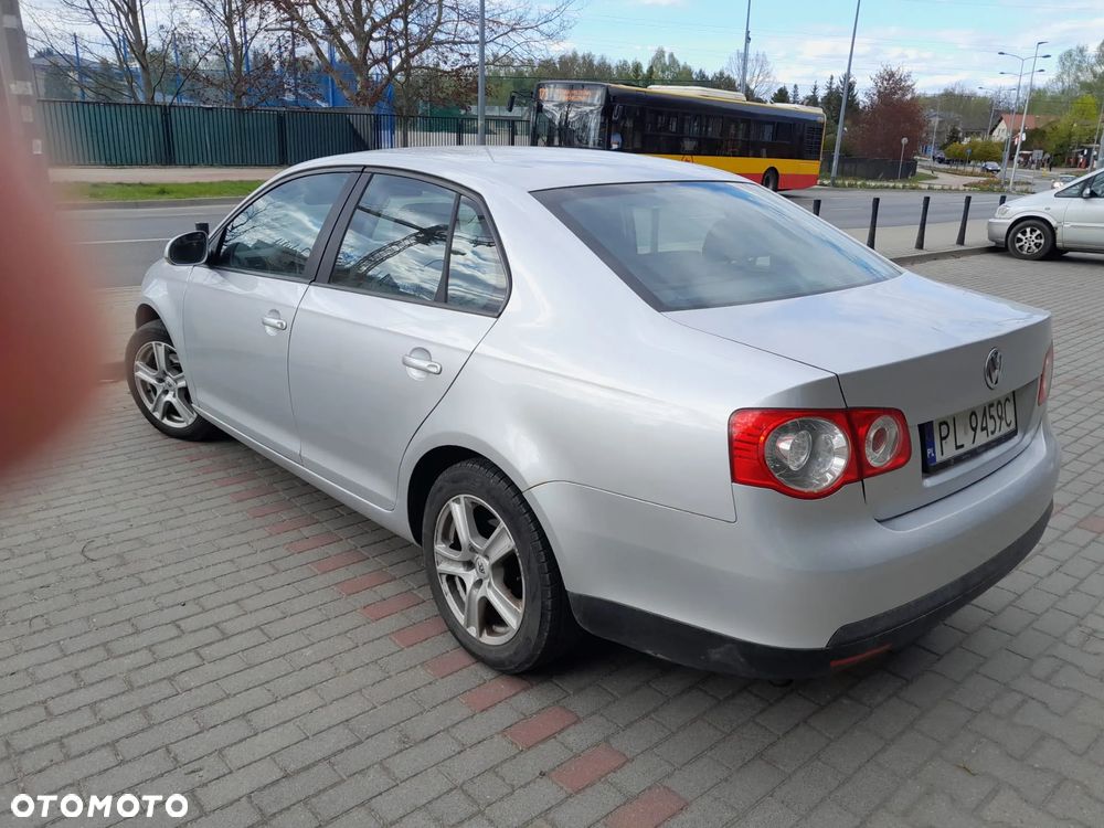 Volkswagen Jetta - 3