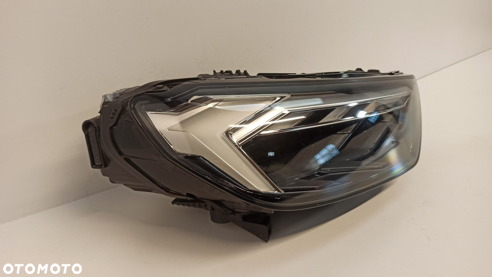 AUDI A1 82A LAMPA PRAWY PRZÓD 82A941034E RHD - 3