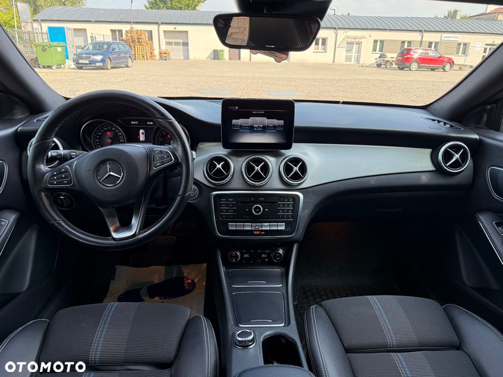 Mercedes-Benz CLA 200 7G-DCT Urban - 17