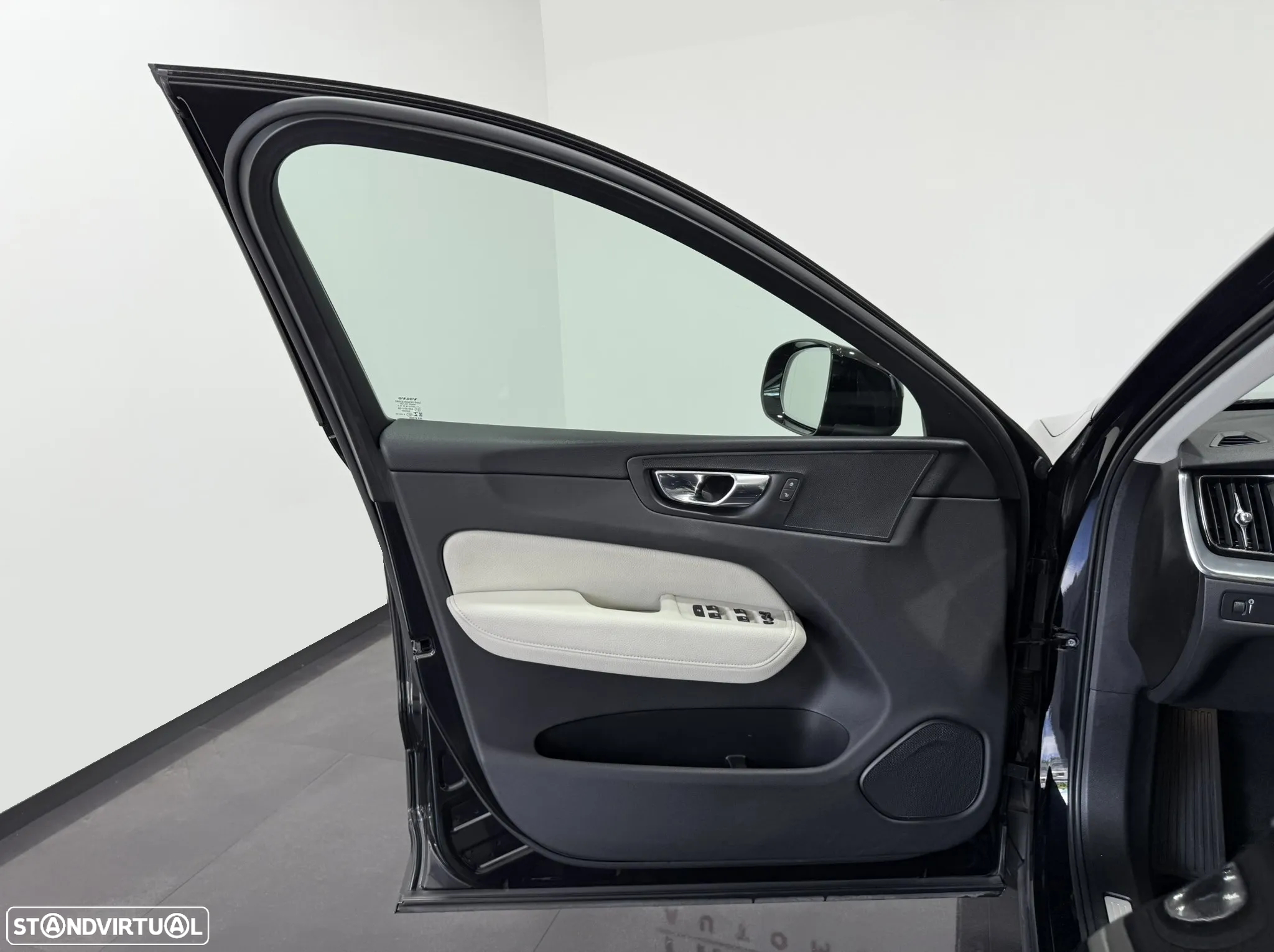 Volvo XC 60 2.0 D4 Momentum Plus - 17