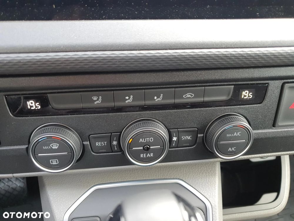 Volkswagen Caravelle - 19