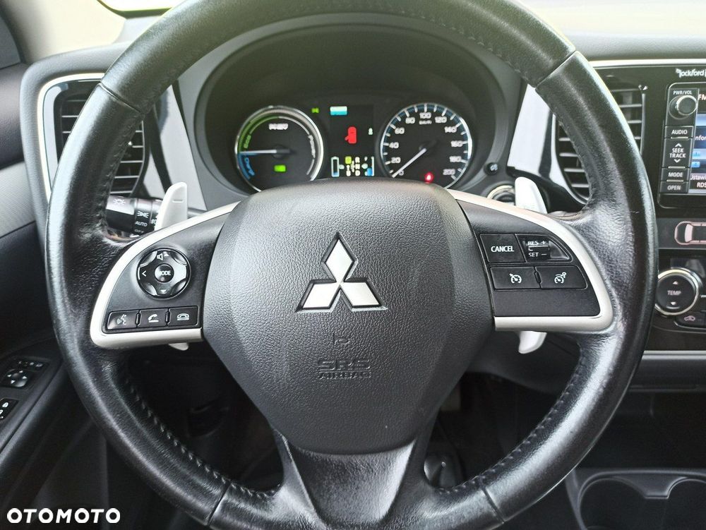 Mitsubishi Outlander - 16