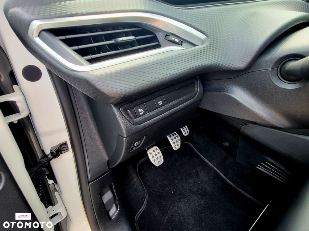 Peugeot 208 - 30