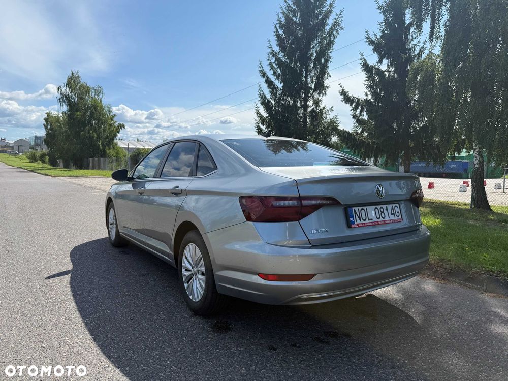 Volkswagen Jetta - 2