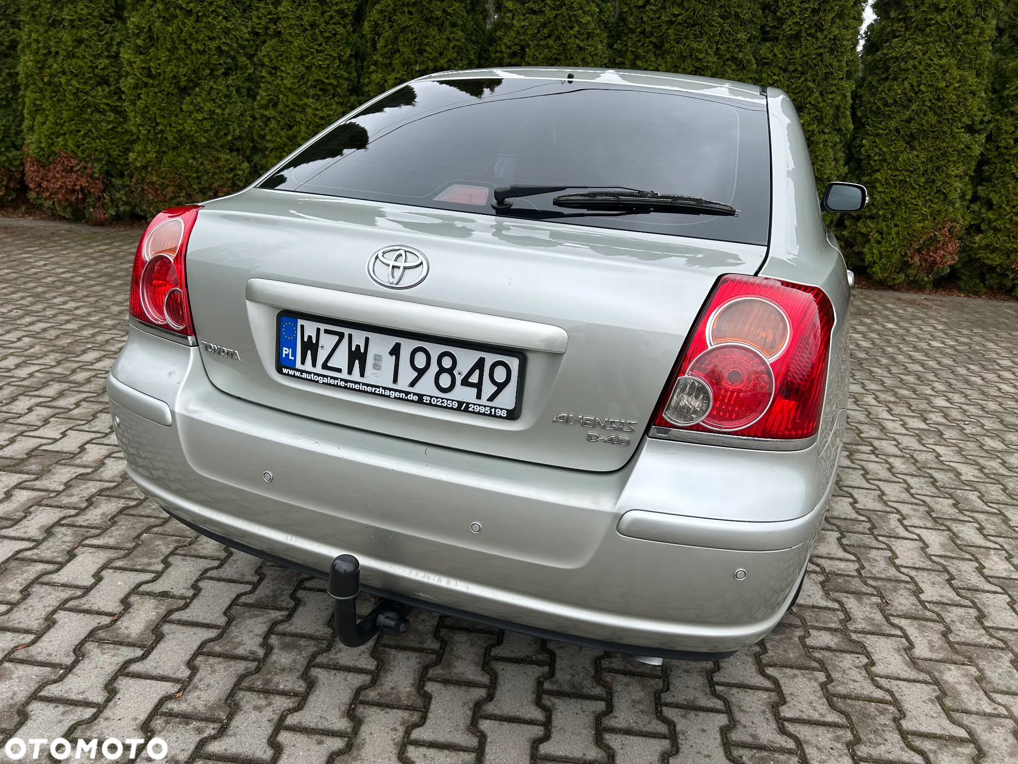 Toyota Avensis 2.0 D-4D - 13
