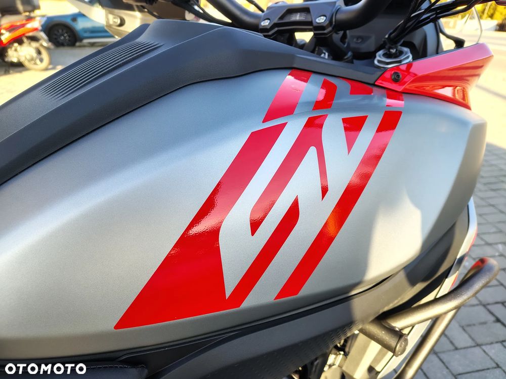 QJMOTOR SRT 600SX - 12