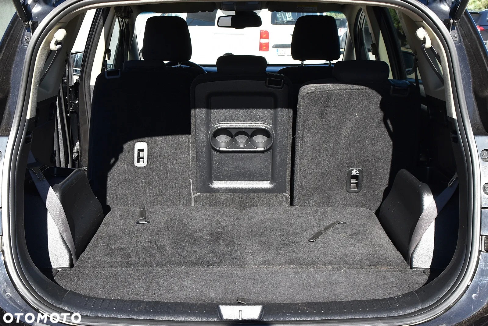 Kia Carens - 21