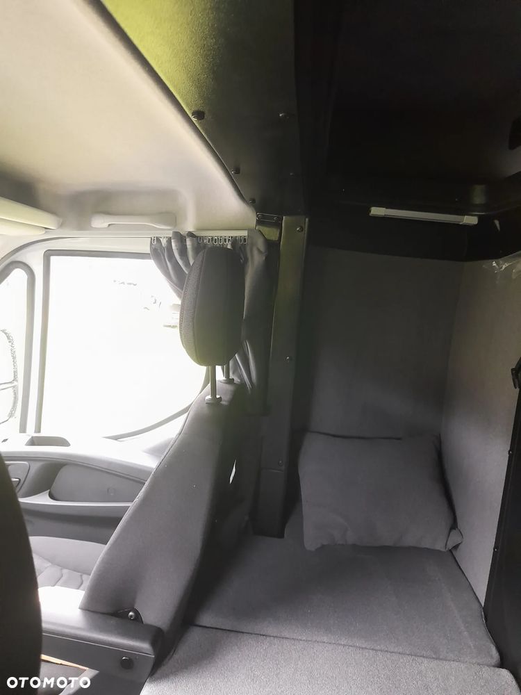 Iveco DAILY 70C18 72C18 --NOWY-- dmc 7,2T 180Koni MROŹNIA chłodnia kontener SYPIALNIA  model PRZED liftingiem!!! bez radarów bez wagi!!! - 8