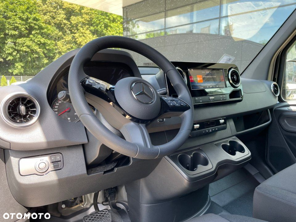 Mercedes-Benz Sprinter - 5