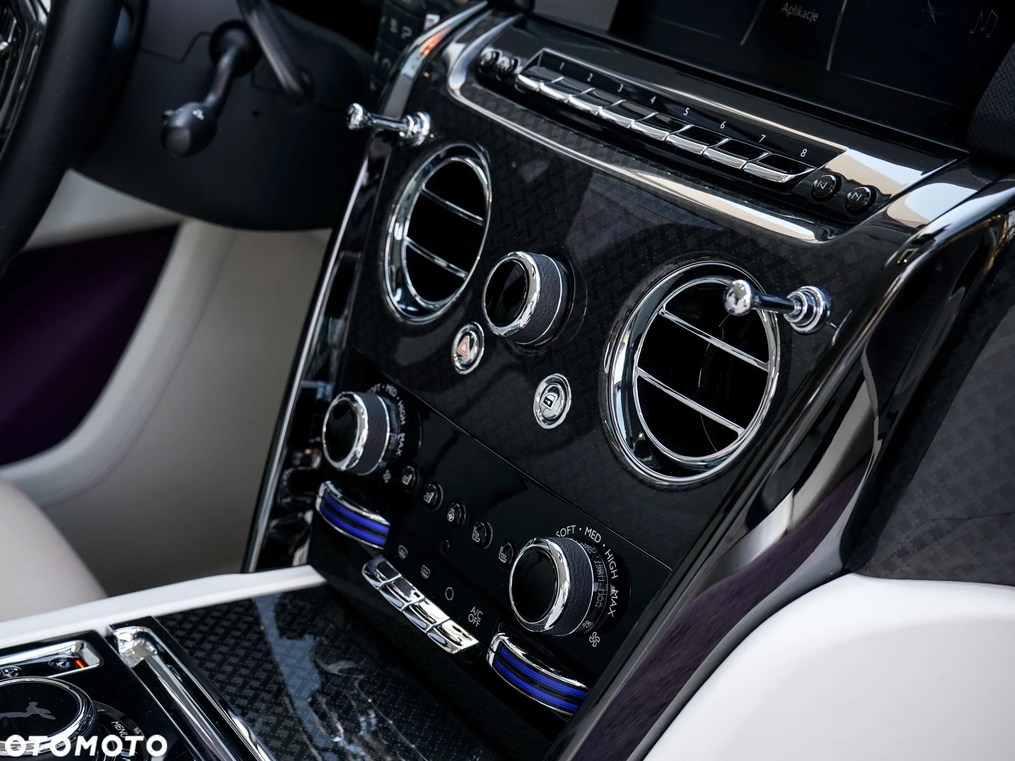Rolls-Royce Cullinan Black Badge - 32